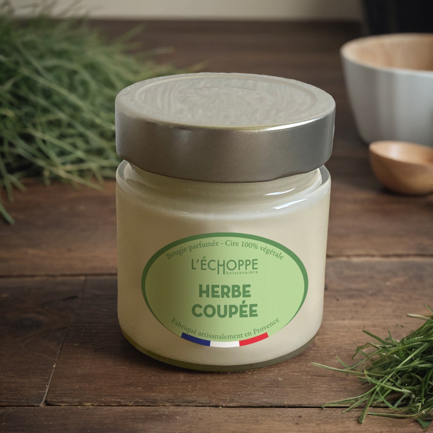 Bougie parfumée "Herbe Coupée" pot rond couvercle métal 180g